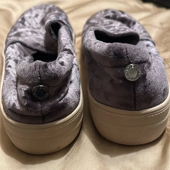Steve Madden crushed velvet slip on sneakers - Picture 4 of 6